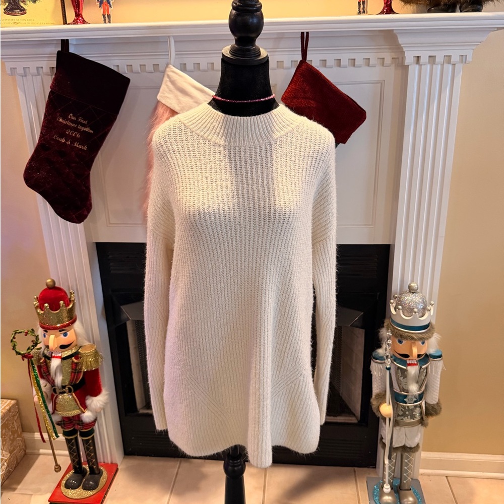 Old Navy Women's Cream Crew Neck Sweater